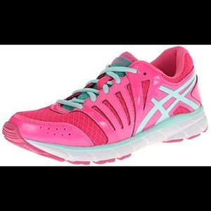 NWOT ASICS 33 (fit like size 7-7.5)